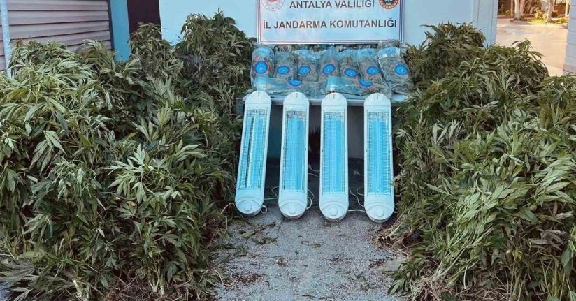 Antalya’da 23,9 kilo uyuşturucu madde ele geçirildi