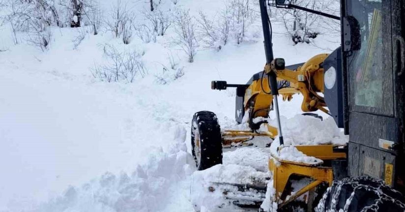 Trabzon’da karla mücadele sürüyor