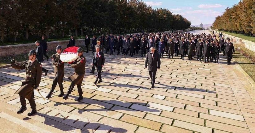 OYAK’tan 65’inci kuruluş yıl dönümünde Anıtkabir’e ziyaretOYAK’tan 65’inci kuruluş yıl dönümünde Anıtkabir’e ziyaret