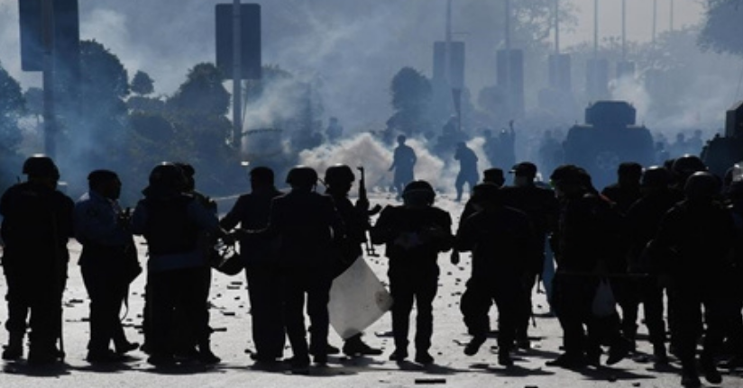 Pakistan'da sokağa çıkma yasağı ilan edildi