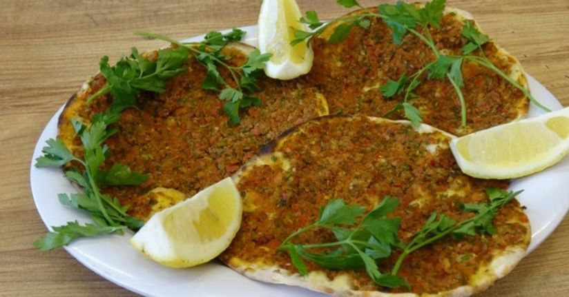 Gaziantep’te AB tescilli lahmacun sarımsaklı ve sebzeli yapılıyor