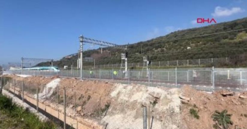 Trenin çarptığı yaya hayatını kaybetti