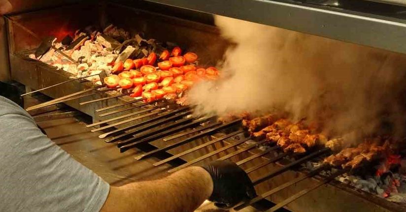 Gaziantep’te kebapçılar iftarda dolup taşıyor