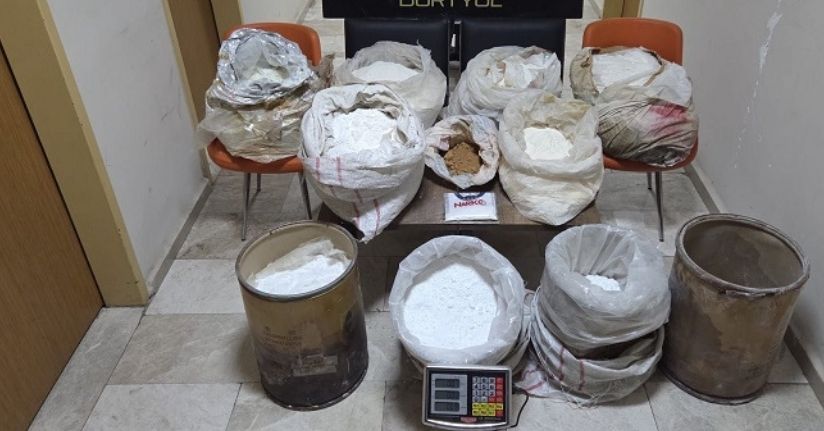 Portakal bahçesinde 175 kilogram kimyasal uyuşturucu ham maddesi ele geçirildi