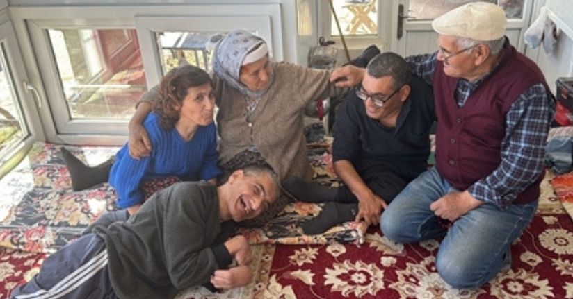 71 ve 72 yaşındaki çift, 52 yıldır engelli 3 çocuklarına bakıyor