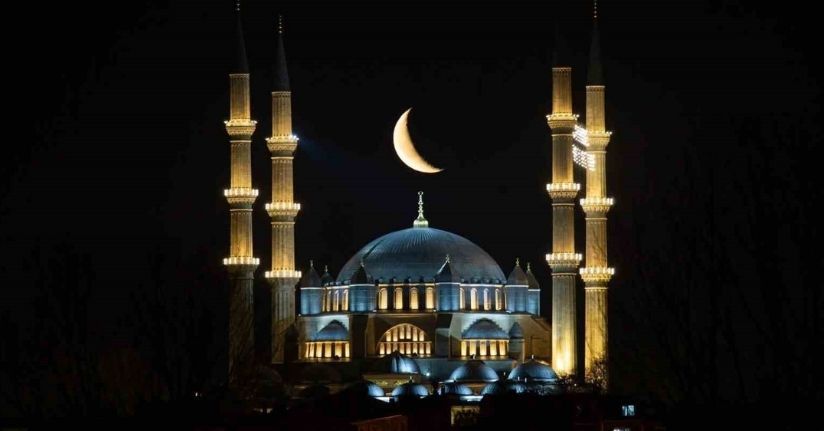 Selimiye’nin üzerinde hilal büyüledi