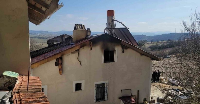 Alevlere çatıdan müdahale etmek isterken yaşamını yitirdi