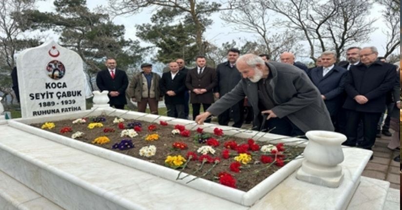 Seyit Onbaşı, mezarı başında anıldı