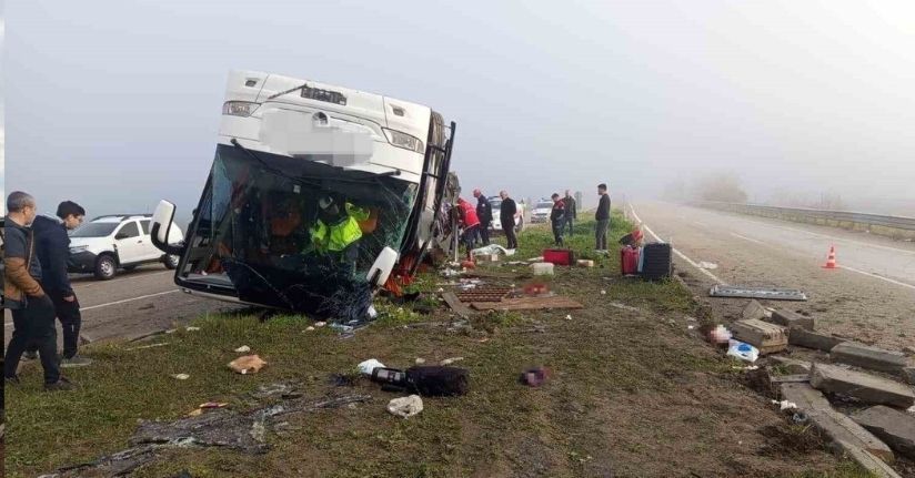 Kozan’da yolcu otobüsü devrildi: 2 ölü, 17 yaralı