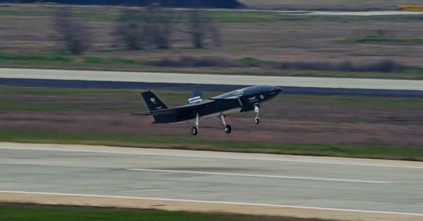 Bayraktar KIZILELMA eğitim uçuşunu başarıyla tamamladı