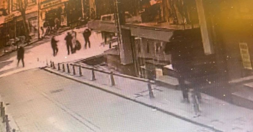 Fatih'te silahlı saldırıya uğrayan kurye öldü; o anlar kamerada