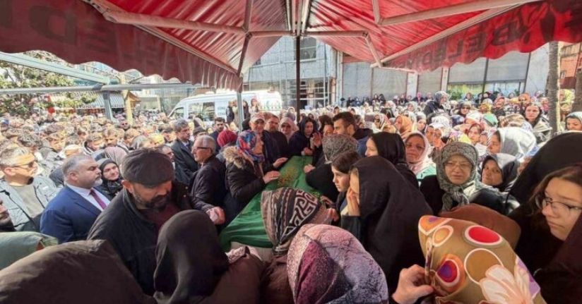 Taciz mağduru genç kız son yolculuğuna gözyaşları ile uğurlandı