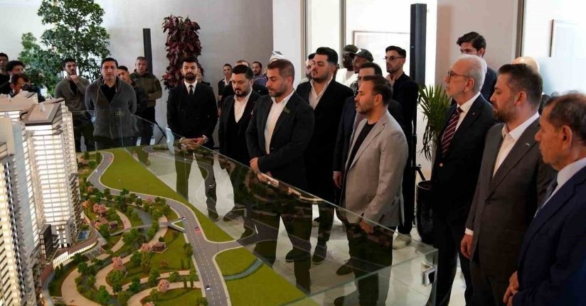 Galatasaray Yönetim Kurulu, teknik heyet ve futbolcular, RAMS Park House Maslak Satış Ofisi’ni ziyaret etti