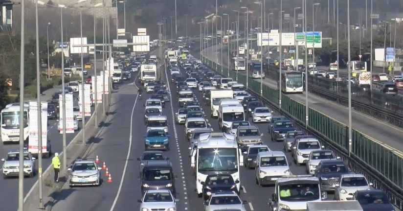 İstanbul'da haftanın ilk iş gününde trafik yoğunluğu