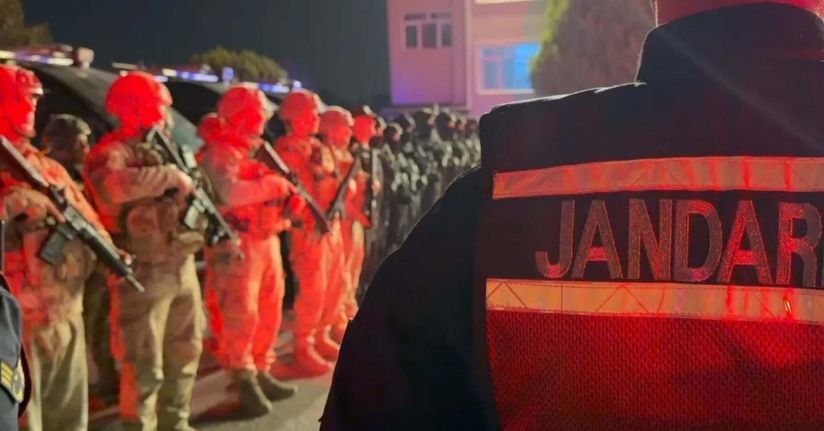 İzmir'de iki ayrı FETÖ operasyonu: 29 gözaltı