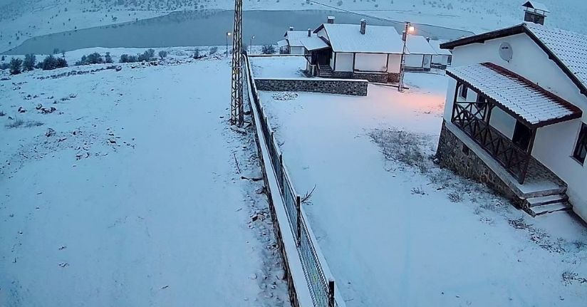 Ankara’da yüksek kesimler ve çevre ilçeler beyaza büründü