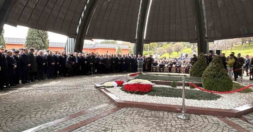 8’inci Cumhurbaşkanı Turgut Özal, vefatının 33’üncü seneyi devriyesinde kabri başında anıldı