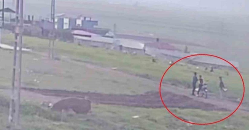 Silahla çevreye defalarca ateş eden 3 çocuğun hayrete düşüren anları kamerada