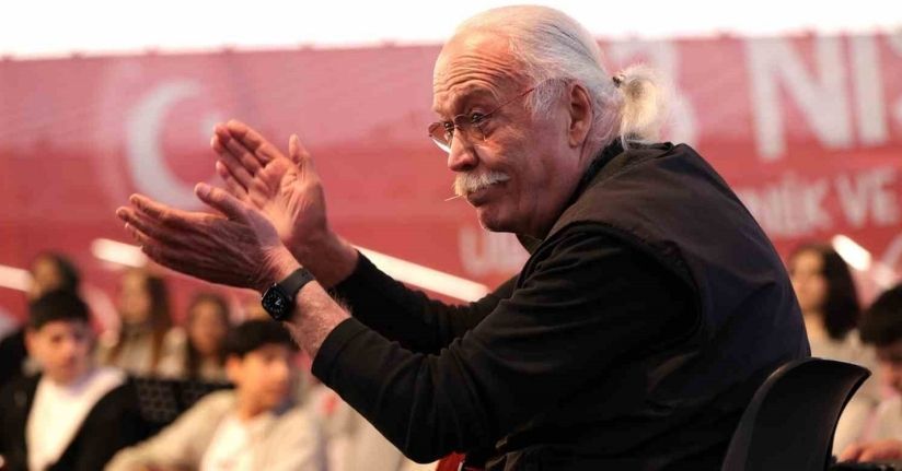 Usta sanatçı Cahit Berkay gençlerle aynı sahneyi paylaştı