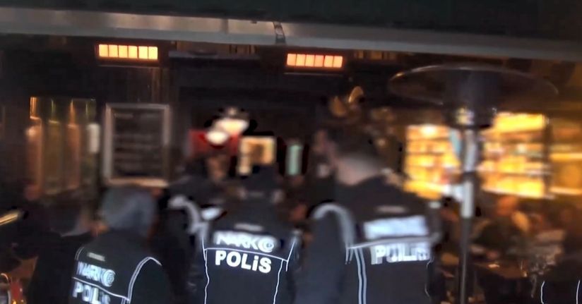Kadıköy'de eğlence mekanları ve çevresinde uyuşturucu satanlara operasyon