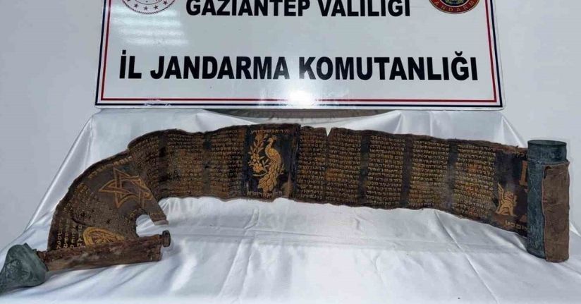 Gaziantep’te piton derisine İbranice altın yazmalı kitap ele geçirildi: 1 gözaltı