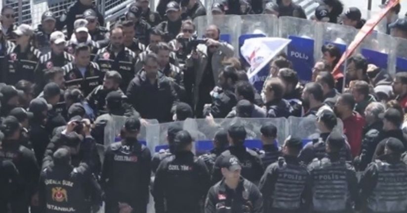 Taksim'de izinsiz gösteriye polis müdahale etti: 46 gözaltı