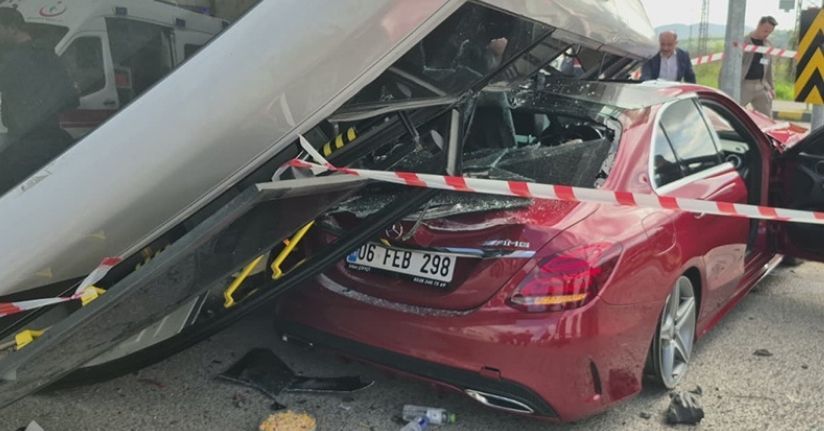 Bartın’da korkutan kaza: Öğrencileri taşıyan otobüs otomobile çarptı