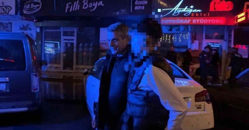 Sokak ortasında tüfekle dolaşan çocuk, kovalamaca sonucu yakalandı