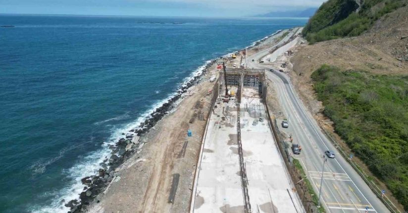 Artvin’de 4 kişinin hayatını kaybettiği Karadeniz Sahil Yolu üzerindeki heyelan bölgesinde tünel çalışması sürüyor