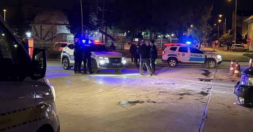 Akaryakıt istasyonunda bıçaklı kavga: 1 ölü, 2 yaralı