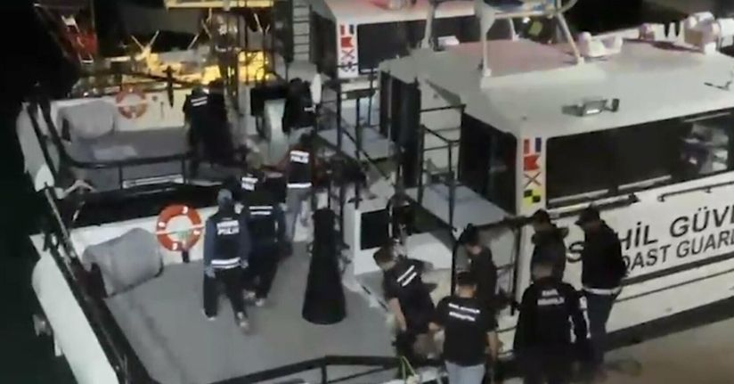 Yelkenli teknede 158 kilo esrar ele geçirildi; 8 tutuklama