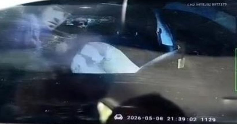 Eyüpsultan’da darp edilen taksici gasp edildi, hastanelik oldu: O anlar kamerada
