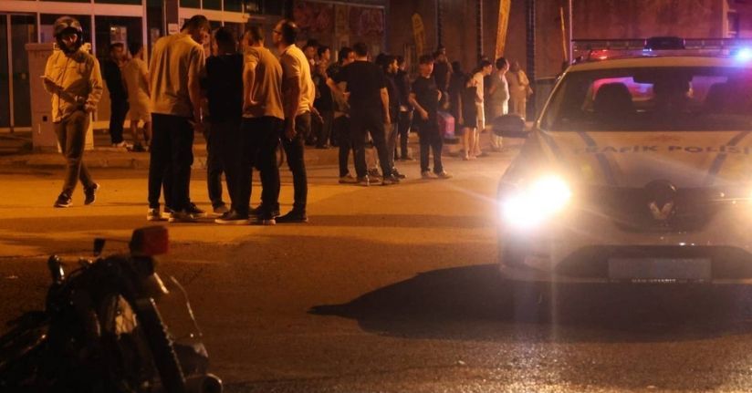 Şampiyonluk konvoyundan ayrılan alkollü otomobil sürücüsü ile motosiklet çarpıştı: 1 ağır yaralı
