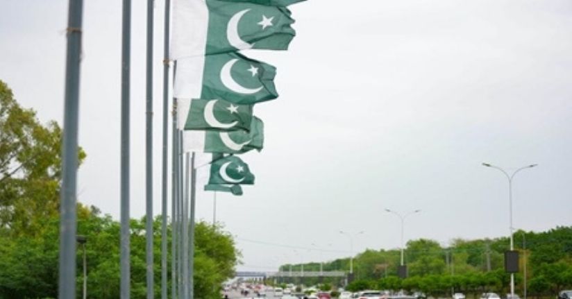 Pakistan'da intihar saldırısı: 12 polis hayatını kaybetti