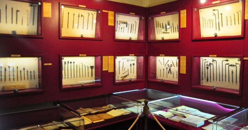 1539'dan bu yana kullanılan tıbbi aletler, şifahanede sergileniyor