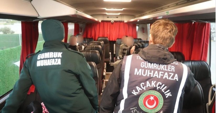 Yunanistan’dan yurda giriş yapan yolcu otobüsünden 4 kaçak göçmen çıktı