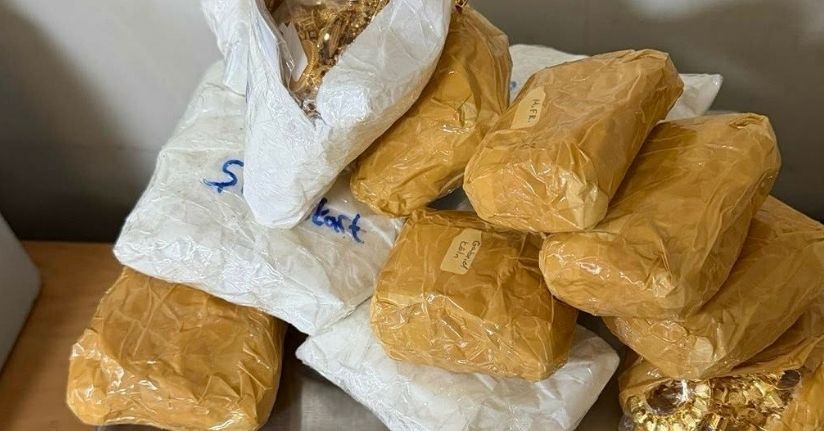Otomobilin gösterge panelinden gizli kasa çıktı: 3,2 kilogram altın ele geçti
