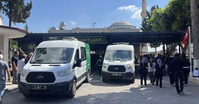 Mersin’deki vahşette hayatını kaybedenler son yolculuğuna uğurlanıyor