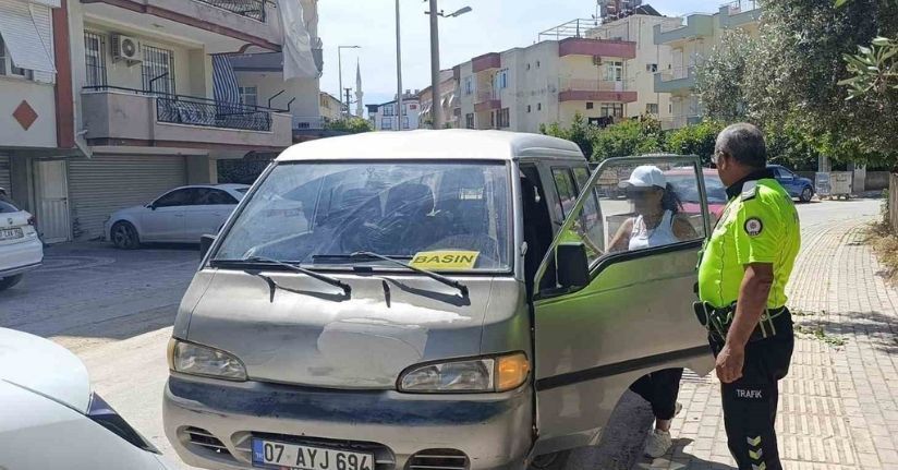 Aracın camına ’Basın’ yazdı, evrakta sahtecilikten işlem yapıldı
