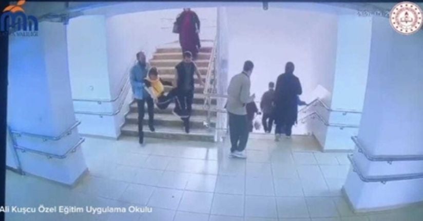 Depremde engelli öğrencilerin öğretmenleri tarafından tahliyesi kamerada