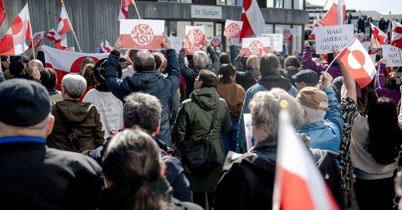 Grönland'daki yeni ABD konsolosluğu önünde protesto