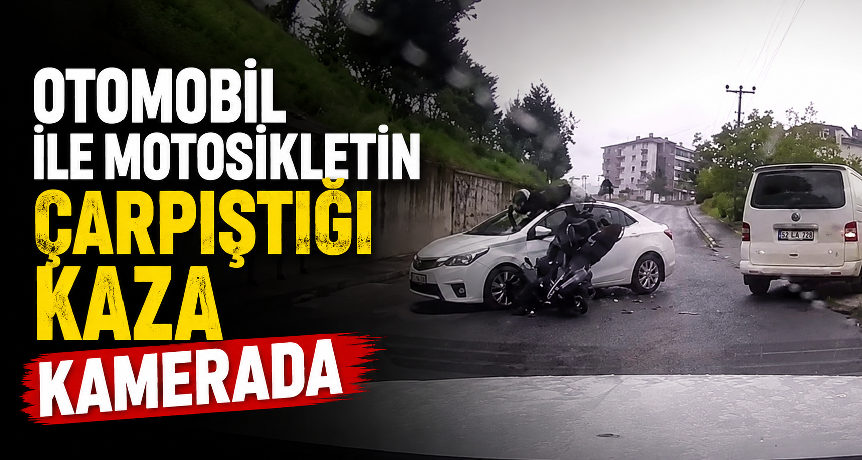  Otomobil ile motosikletin çarpıştığı kaza kamerada