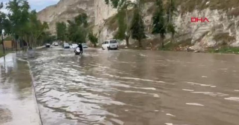 Atatürk Barajı’nın kapakları açıldı, Fırat Nehri’nin kıyısındaki mesire alanını su bastı