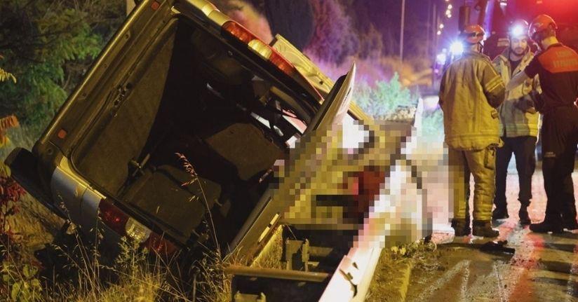 İzmir’de su kanalına girip takla atan hafif ticari araç şarampole devrildi: 2 ölü