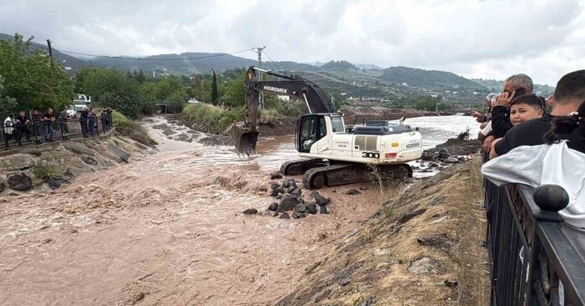 Osmaniye’de araçlar ve evler sular altında kaldı