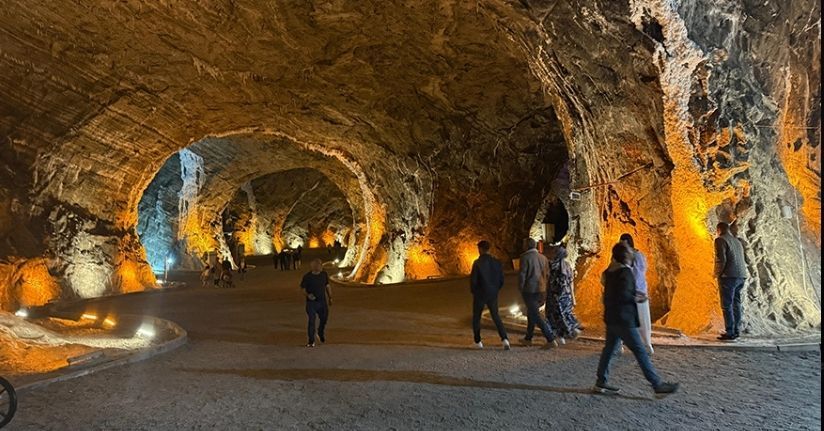 Tuzluca tuz mağaralarında bayram yoğunluğu yaşandı