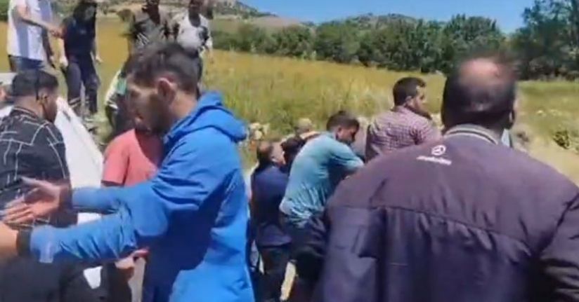 Hafif ticari araca silahlı saldırıda öldü, eşi ve oğlu yaralandı