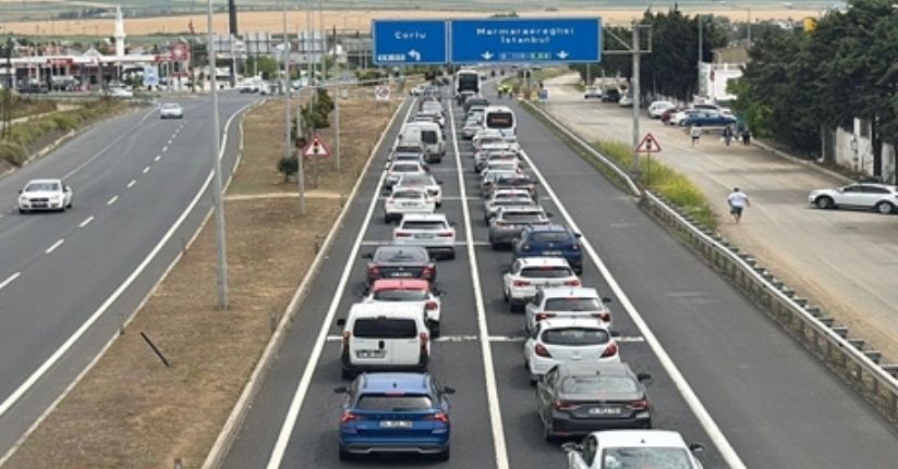 Tatilin son gününde Tekirdağ-İstanbul kara yolunda araç yoğunluğu