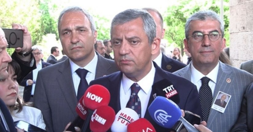 Özgür Özel: Olağanüstü kurultay için imza süreci başlatıldı