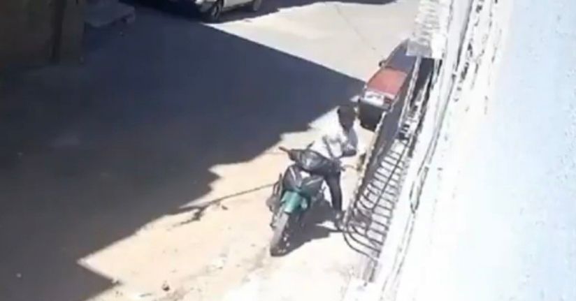 Küçük kızını darbedip motosikletle sürükleyen baba gözaltına alındı